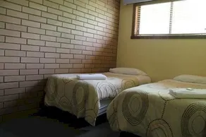 Ellenvale Holiday Units - Image 2