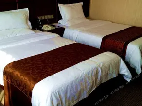 Mellow Orange Hotel - Image 5