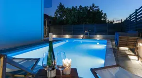 Holiday Home Grey Dream with Heated Pool - Image 5