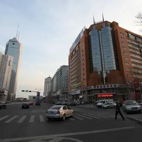 Orange Qingdao Wusi Square Hong Kong Middle Road Hotel - Image 1