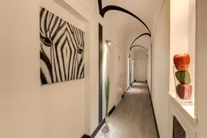 YHR Suite 51 - Image 2
