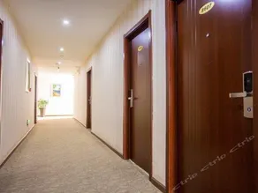AILUN HOLIDAY HOTEL - Image 3