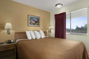 Carefree Inn Sandusky - Image 2