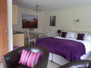 Acers Serviced Accommodation - Image 5