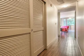 Off to Hollywood Apartments - Image 3