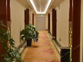 Rongcheng Gangwan Business Hotel - Image 3