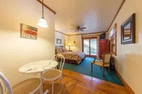 Oak Hill Inn - Image 3