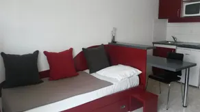 Bed In City Le Virgile - Image 3