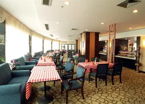 Gloria Plaza Hotel Wanzhou - Image 3