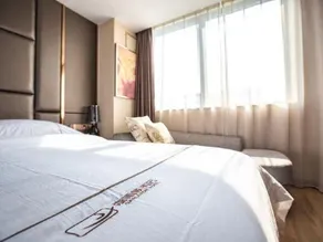 Carston Hotel - Image 2