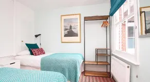 Elegant Riverside Cottage With Free Parking - Image 5