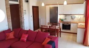 'Seaside Paradise' Elegant Apartment in Nea Makri - Image 2