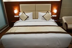 Hyphen Ujjwal Premier Hotel - Image 2