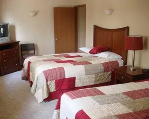 Skyline Hotel & Suites - Image 4