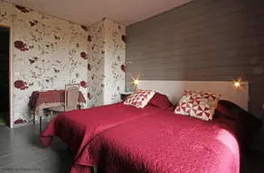 Lu Jardin Des Violettes Chambre D'Hotes - Image 5