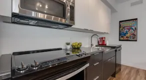 Stylish Condo Close to Royal Alex and Downtown /w Parking and Private Entrance - Image 4