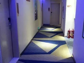 Yizhou Fashion Hotel - Image 4