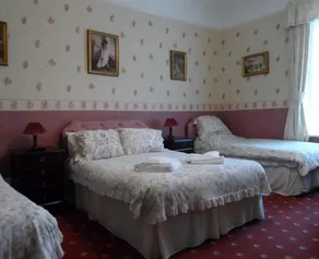 Queensmead Hotel - Image 2