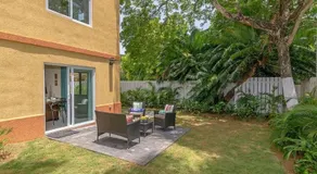New 3-bed on Hip Strip, Beach access, Sleeps 8 - Image 3