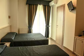 Hotel Holiday - Image 5