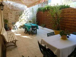 La Maison De Velours - Image 3