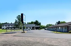 AmeriVu Inn & Suites Hayward - Image 2