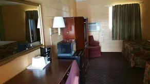 Deluxe Inn - Image 2