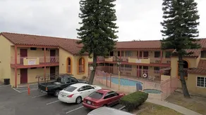 Best Inn - Image 5