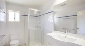 11 Riley St - Stylishly Modern - Image 2