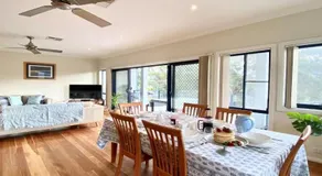 Blueys Lodge - Image 5