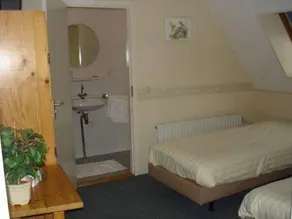 Boss Hotel - Image 2