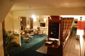 Grand Hotel - Image 4