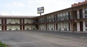 Relax Inn and Suites - Image 2
