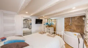 Water Castle House - Image 3