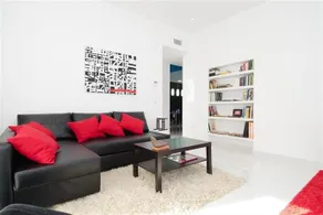 Friendly Rentals Reina Sofia III - Image 4