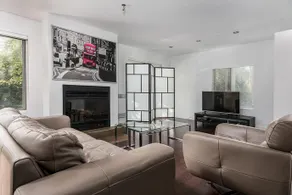 Luxury Montreal Home Quiet Area - Image 5