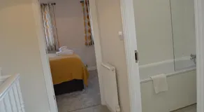 Fantastic Hampton Centre Stay - Image 4