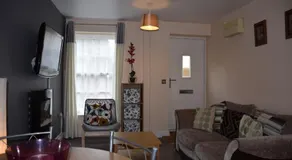 8 York Mews - Image 2