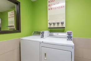 Scottish Inn and Suites League City - Image 4