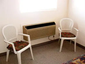 Bunkhouse Motel - Image 4