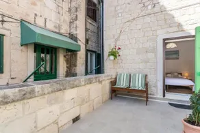 Carrara Accommodation - Image 2