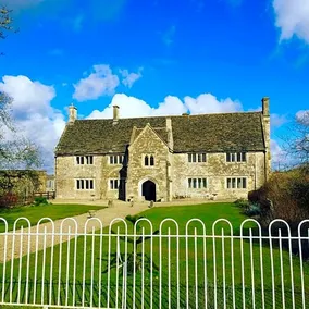 Seymours Court - Image 2