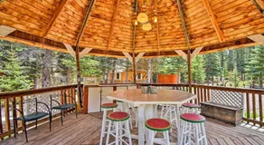 Cottage w/Gazebo & Deck on Red River - Near Ski - Image 4