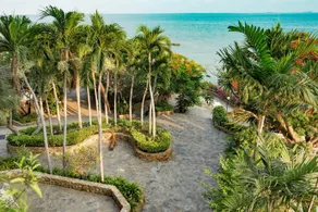 Luxury Beachfront Large Suite - Image 4