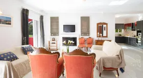 Red Villa - Image 3