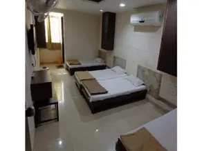 Vista Rooms at Orion College - Image 4