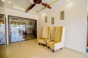 AH1 Hotel - Image 4