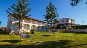 Kondarini's Sea View Studios - Image 3