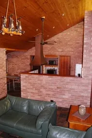 Brash Vineyard Farmhouse - Image 5