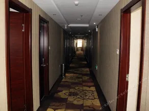 Sanhe Business Hotel - Image 4